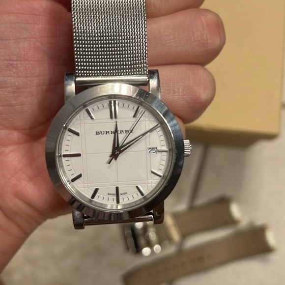 Authentic Burberry watch - Picture 9 of 9